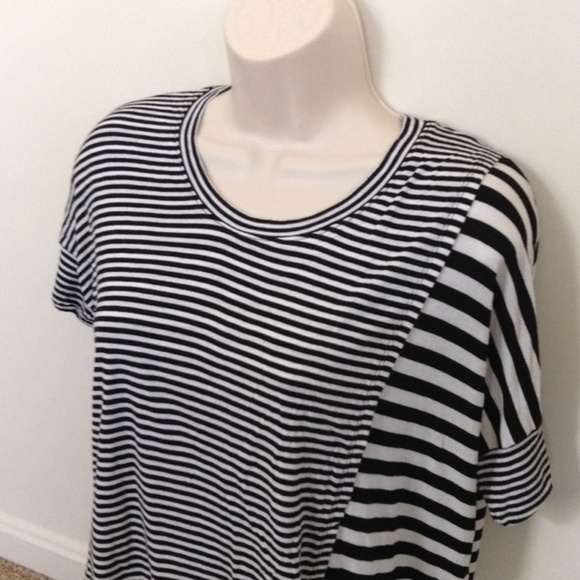 Bcbgmaxazria  Asymmetrical Striped Scoopneck Top! Size XS - Picture 2 of 4